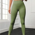 Naadloze avocado groene yoga legging met hoge taille, buikcontrole en gestreept patroon - S / Groen