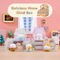 Simpatiche figurine di gatti bianchi serie Delizioso Miao con sfondi a tema cibo - Set Completo (Confezione da 4)