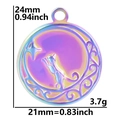 Detalle del colgante de gato y luna chapado en oro 18k con medidas y especificaciones - Color Arcoíris (Solo Colgante)
