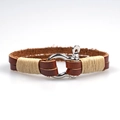Handgefertigtes braunes Lederarmband mit silberner Hufeisenschnalle und geflochtenem Seil - Kaffeebraun