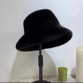 Gorro de pescador de pelo sintético negro para calidez invernal y estilo suave - Negro