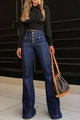 Detail van high-waisted flared jeans met donkere wassing en stijlvolle sluiting met vier knopen - S / Donkerblauw
