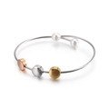 Adjustable stainless steel wire bangle with gold, silver, rose gold discs and white pearls - Tri-color Style (KB120870-KFC)