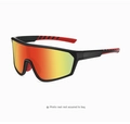 Detail van sportzonnebril met grote rood-oranje gespiegelde glazen en antislip montuur - Mat Zwart Frame Rood Spiegelglas