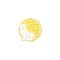 Badge en émail avec un chien Samoyède blanc et texte motivant sur fond jaune rond - Style de Chien Blanc Inspirant (XZ4034)