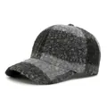 Winter baseballpet van grijze lamswol met een gestructureerd patchwork design - Verstelbaar / Zwart en Grijs