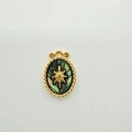 Detalle de colgante vintage chapado en oro con nácar de abulón y diseño de estrella - Estrella Ovalada (Concha de Abulón)