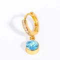 Aros dorados con piedra de nacimiento azul cielo y cristales pavimentados claros - Diciembre (Azul Claro)