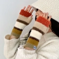Mitaines en peluche à rayures arc-en-ciel avec texture douce en fausse fourrure pour l'hiver - Taille unique / Orange Beige Blanc