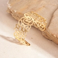 Bracciale rigido aperto dorato con intricato motivo floreale traforato e finitura lucida - Stile Con Motivo Traforato Oro / Oro