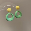 Detail of green resin hoop earrings with yellow sphere stud and golden metal connectors - Yellow Green Contrast Geometric Hoop (21# Silver Needle)
