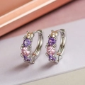 Orecchini minimalisti in argento con zirconi viola rosa e champagne su sfondo morbido - Argento intarsiato con zirconi colorati (44050)