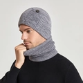 Set berretto e sciarpa in maglia grigio melange da uomo con bottone decorativo - Grigio chiaro