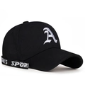 Casquette noire brodée lettre 'A' gothique avec ruban décoratif style sport urbain - Réglable / Noir