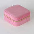 Dettaglio del portagioie in velluto rosa con cerniera dorata per piccoli gioielli - Rosa Rosso Saglia / 10*10*5cm
