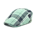 Detalle de la hebilla de ajuste lateral en la gorra de cuadros verde y azul - M (56-58cm) / Verde