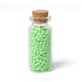 Perline di vetro verde chiaro 3mm in una piccola bottiglia di vetro con tappo sughero - Verde