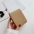 Mini khaki make-uptasje met golftextuur en ingebouwde spiegel voor lippenstiften op reis - Khaki