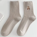 Chaussettes en coton beige avoine avec broderie ours et texture en maille côtelée - Taille unique / Beige