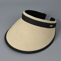 Detalle de visera de paja tejida beige con bordes negros y adorno de hoja dorada - M(56-58cm) / Beige Borde Negro
