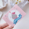 Carte d'anniversaire rose avec illustration de cupcake et bannière Happy Birthday - Birthday Candle
