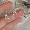 Orecchini a cuore cavo in argento S925 con lungo filo ondulato e zirconi incastonati - Argento 925 / Argento