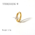 Detailweergave van de 18K vergulde hart-zirkoon oorbel met een diameter van 11,5mm en 1,5g - Goud Wit Druppelstijl (YYE023323G-W)