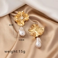 Dettaglio orecchini a fiore con dimensioni 6cm x 3.4cm e peso indicato 15g - Fiore Dorato