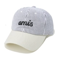 Detalle de gorra de béisbol con corona de rayas blancas y negras y bordado amis frontal - M (56-58cm) / Rayas Negras