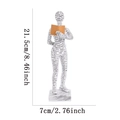 Detailansicht der Skulptur Lesende Frau mit Maßen 21,5 cm Höhe und 7 cm Breite - Stehender Lesestil (W310-12)