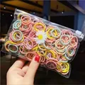 Detailansicht bunter elastischer Haargummis in Klarsichttasche mit Gänseblümchen - Helle Farbe Mini Bohne 100Stk