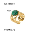 Vista detallada de anillo de oro de 18K con piedra malaquita verde y texturas de hojas - Estilo de Hoja Calada (JDR201950)
