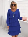 Dettaglio dell'abito blu reale a balze con scollo rotondo, maniche lunghe e gonna a strati - S / Blu