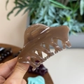 Pince à cheveux en résine ambre au design d'os pointu avec une finition brillante polie - Brun Transparent