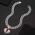 Silberne Cuban-Halskette mit Iced Out Broken Heart Anhänger auf schwarzem Leder - 50cm Panzerkette + Anhänger / Silber