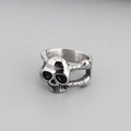 Anello teschio punk gotico in argento opaco con design dettagliato di ossa incrociate - Stile Teschio 3D con Ossa Incrociate (KR101616-KFC)