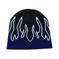 Vista detallada del patrón jacquard de llamas en el gorro de punto negro y azul - Talla única / Azul