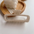 Pinza de pelo rectangular de acetato beige con textura de mármol en bandeja - 10cm*4.3cm / Blanco Moteado
