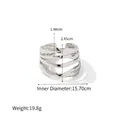 Detailansicht des mehrlagigen, unregelmäßigen Wellenrings aus poliertem Edelstahl - Silbernes unregelmäßiges mehrlagiges Wellen-Open-Style (JDR202409-S)