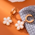 Orecchini eleganti in oro rosa con fiori di perle e petali di madreperla bianca per donna - Oro rosa