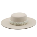 Elegante sombrero boater de lana blanco roto con cadena de perlas y ala ancha plana - M (56-58cm) / Beige