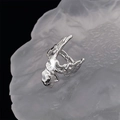 Anillo de circón corazón rosa en metal plata líquida con diseño escultural fundido - Anillo de Metal Líquido Estilo Lava Irregular (J0320)