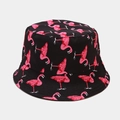Dettaglio del motivo con fenicotteri rosa su cappello alla pescatora nero reversibile - M(56-58cm) / Nero