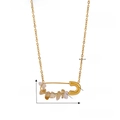 Détail du collier en acier doré de 400mm avec pierre citrine et pendentif trombone - Collier Épingle avec Pierre Citrine Doré