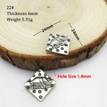 Dettaglio di una perla quadrata da 24mm in argento vintage con rilievo di elefante - 22# (Elefante Quadrato)
