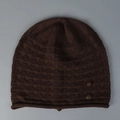 Détail du bonnet en maille marron avec tissage ajouré et boutons décoratifs - Taille Unique (Convient 57-62cm) / café