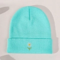 Minzgrüne Strickmütze mit kleiner Gänseblümchen-Stickerei und breitem Umschlag für Herbst - Einheitsgröße / Seeblau