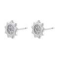 Détail macro de boucles d'oreilles étoile à huit branches en argent avec oxydes de zircon - Étoile Platine (VE1497)