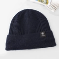 Berretto invernale da uomo blu scuro in maglia a costine con toppa a forma di fiocco - Taglia unica / Blu navy