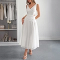 Elegantes weißes Maxikleid mit tiefem V-Ausschnitt und Seitenausschnitt für den Sommer - S / Weiß